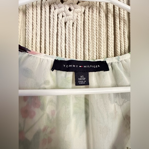 Super cute blouse - Picture 2 of 3